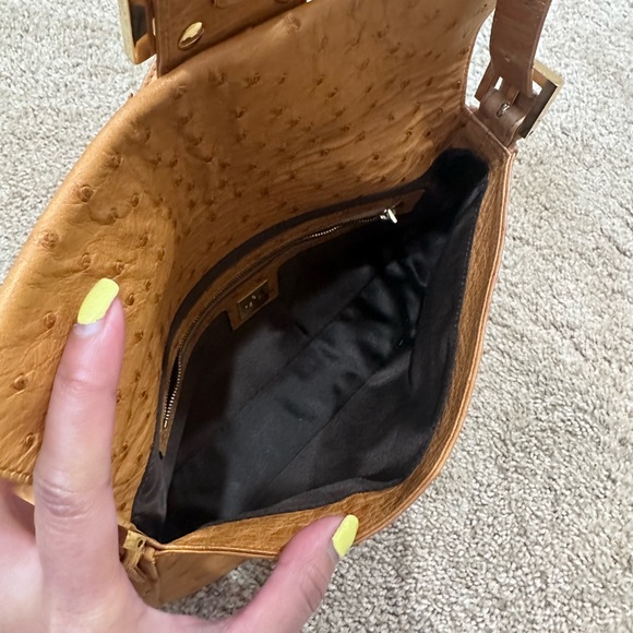 SOLD Fendi Baguette Ostrich Brown - Picture 13 of 17